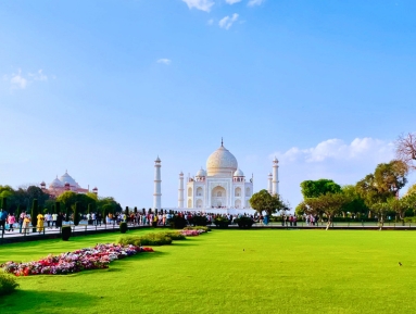 Taj Mahal tour by Luxury Car from Delhi